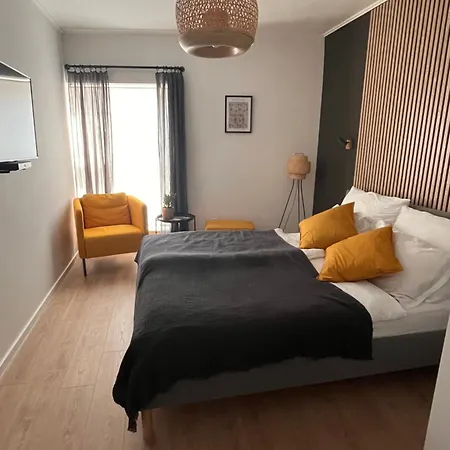 Central Studio Homestay *